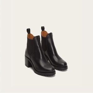 Frye Sabrina Chelsea Boot Women’s Size 9